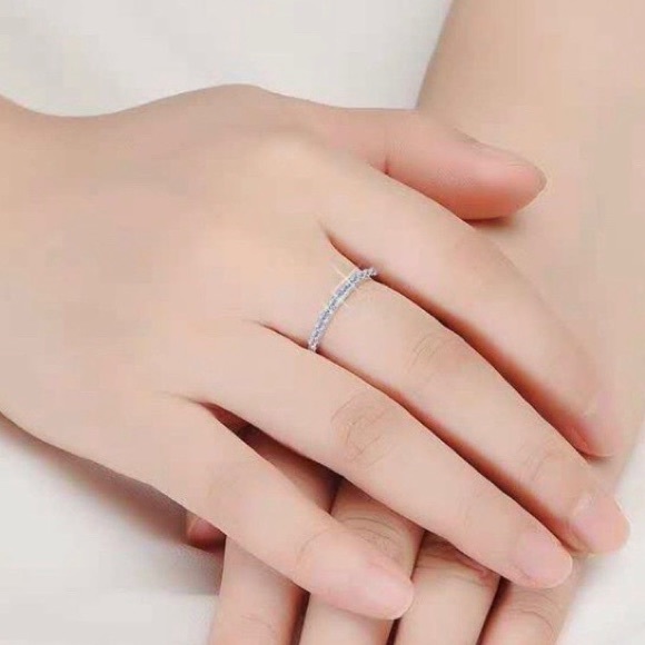 NEW 18K WHITE GOLD DIAMOND ETERNITY STACKABLE RING - Picture 9 of 9